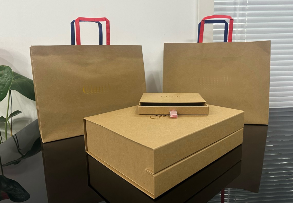 Shopping bags & jewelry boxes